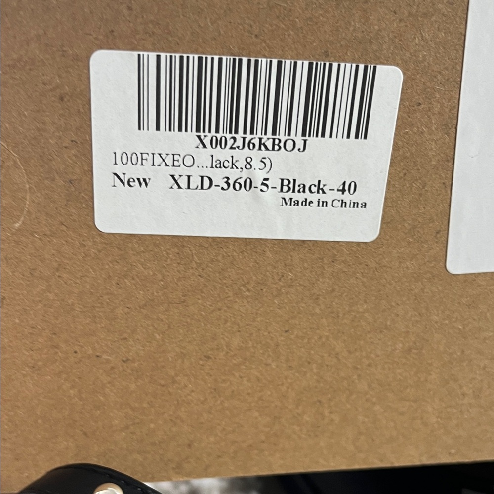 Amazon Black and White Ruffle Flats - Picture 3 of 3